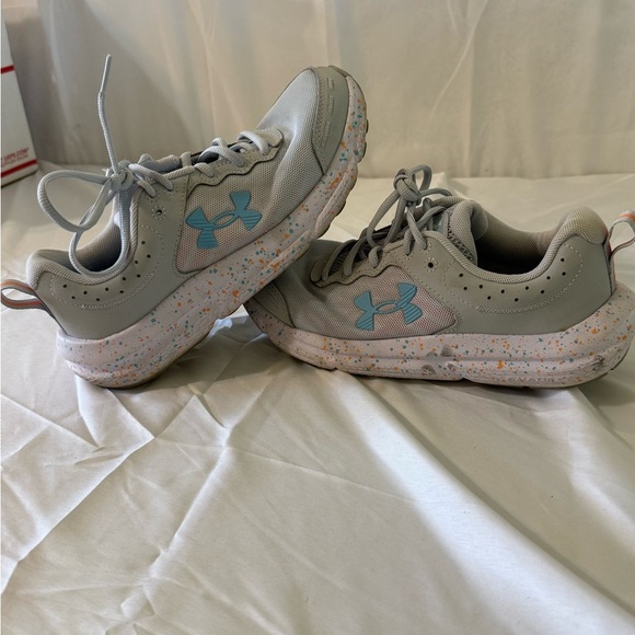 Under Armour Charged Assert 10 Running Shoes Womens Size 7.5 Sneakers Gray - Picture 2 of 7